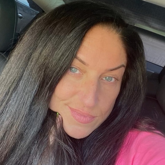 Meet your Posher, Tracy - Picture 2 of 2